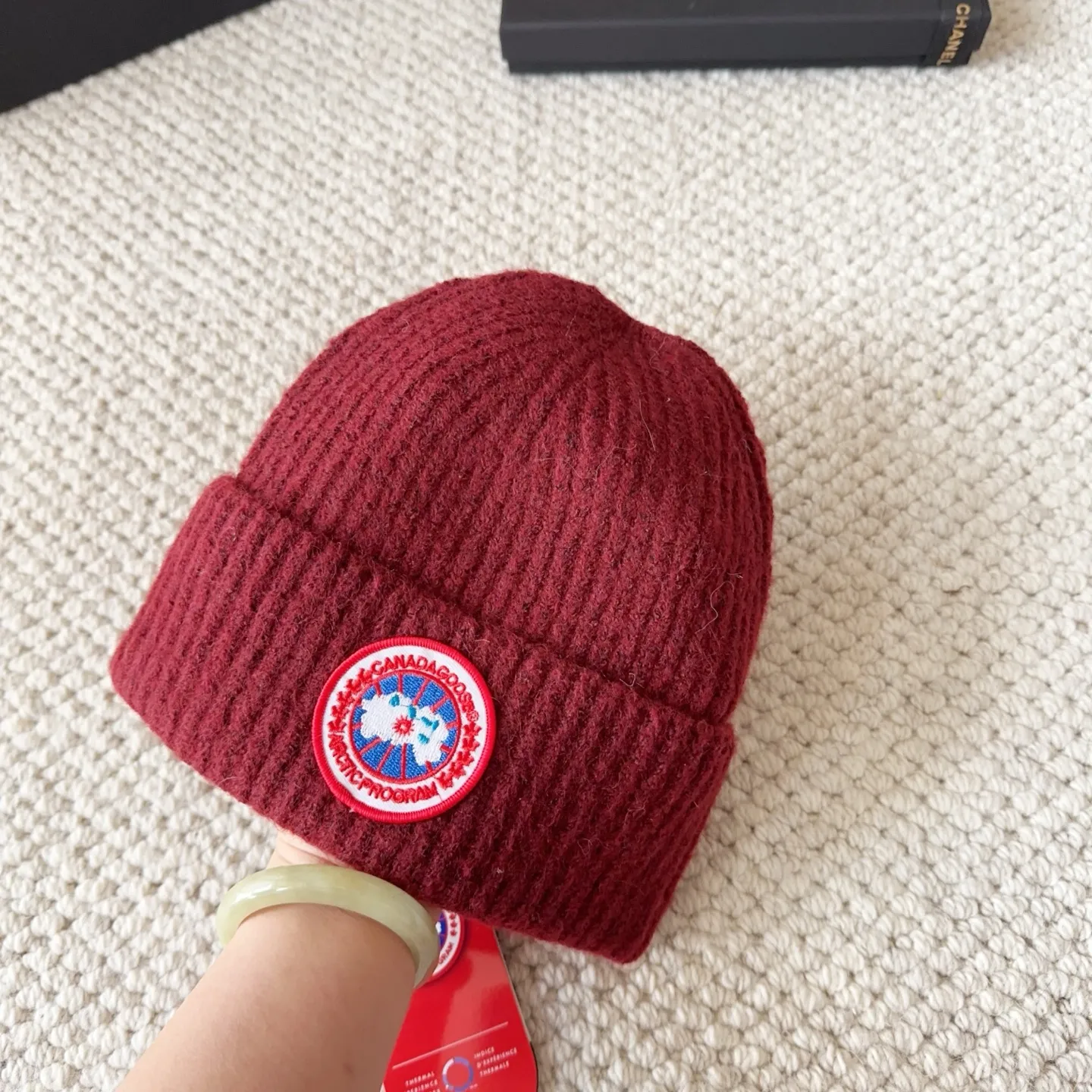 💰60 CANADA GOOSE Canada Goose winter warm cashmere cold hat. Rabbit wool material, thick feel, not easy to deform. Fashionable and versatile couple hat, imported embroidery logo, cashmere cotton yarn, sold in high quality three colors. Head circumference: 55-58cm available